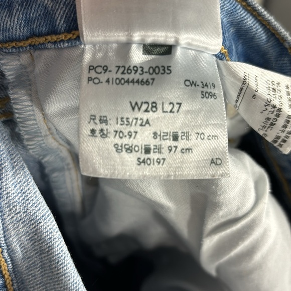 Levi’s Ribcage Straight Ankle Jean in Tango Fade Wash - Picture 14 of 14